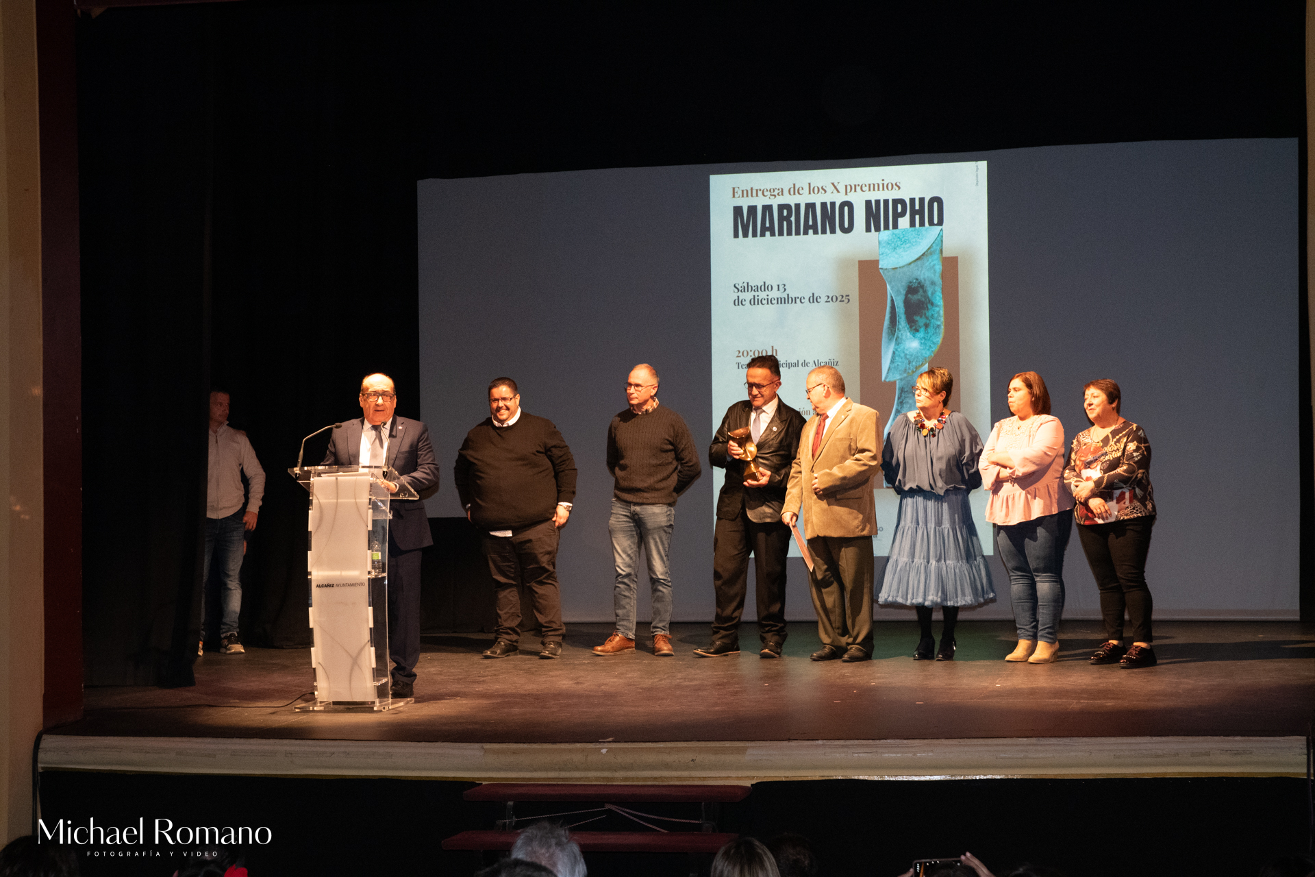 La directiva de Abattar recoge su distinción sobre las tablas./ Michael Romano