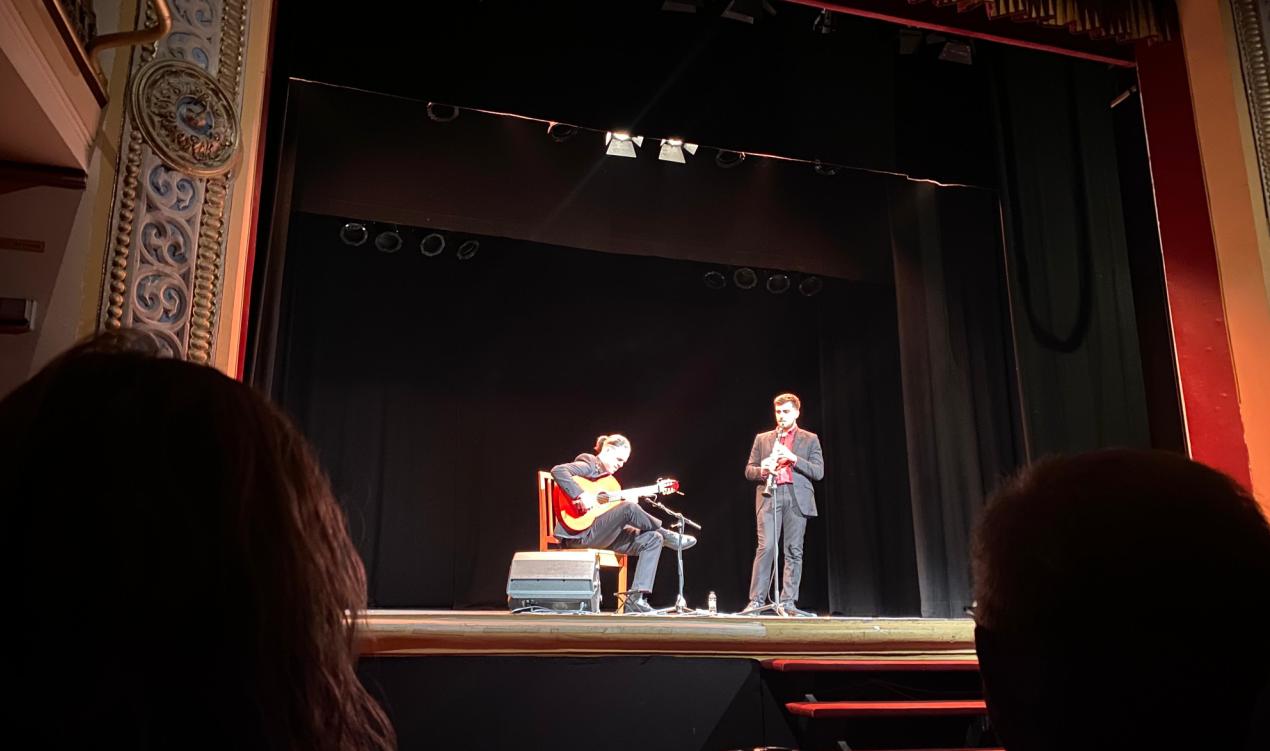 Actuación del guitarrista Stojan Paskow y del clarinetista Víctor Serrano en Teatro de Alcañiz.