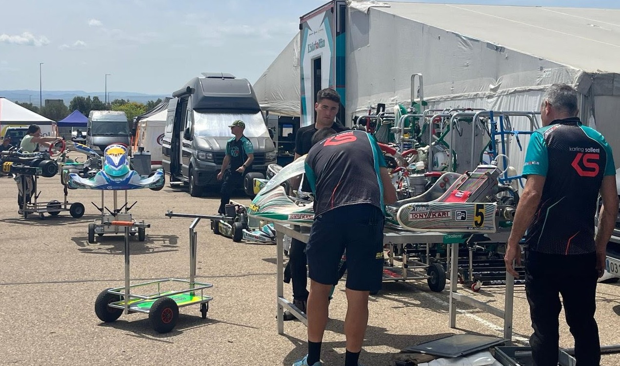 Paddock viernes. CVCK 2026. Circuito de Karting Motorland Aragón./ M.A.