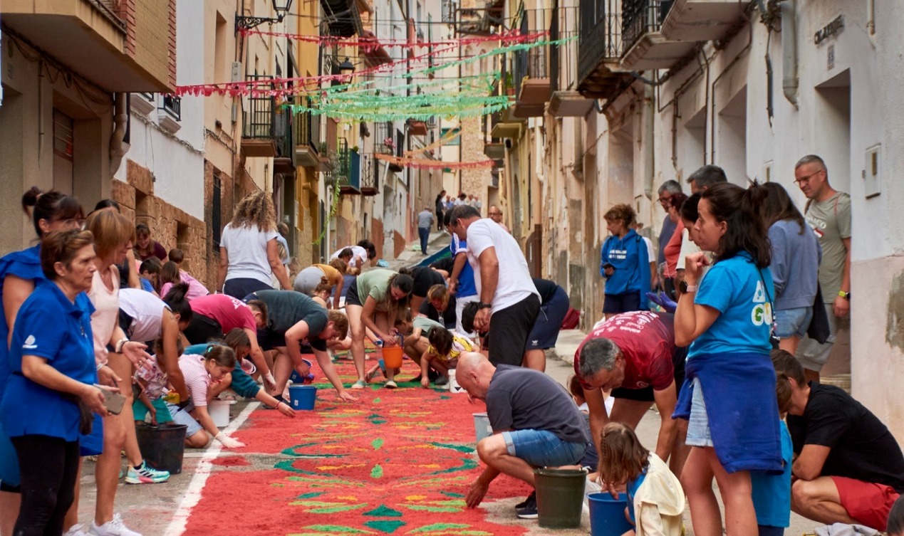 Confección de las alfombras en 2025./ Ayto Aguaviva