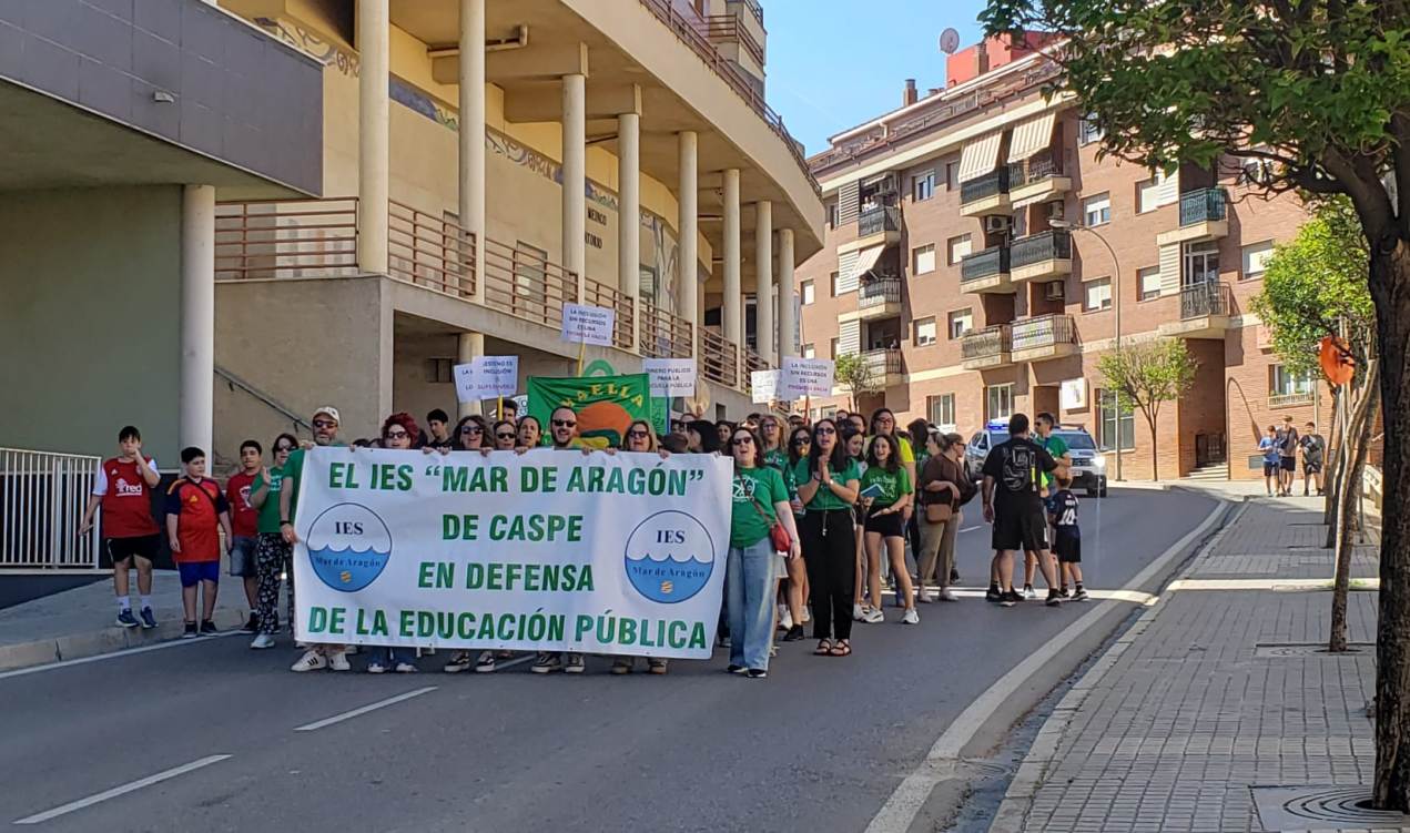 Docentes y usuarios del IES MAR de Aragón./ Daniel Isábal