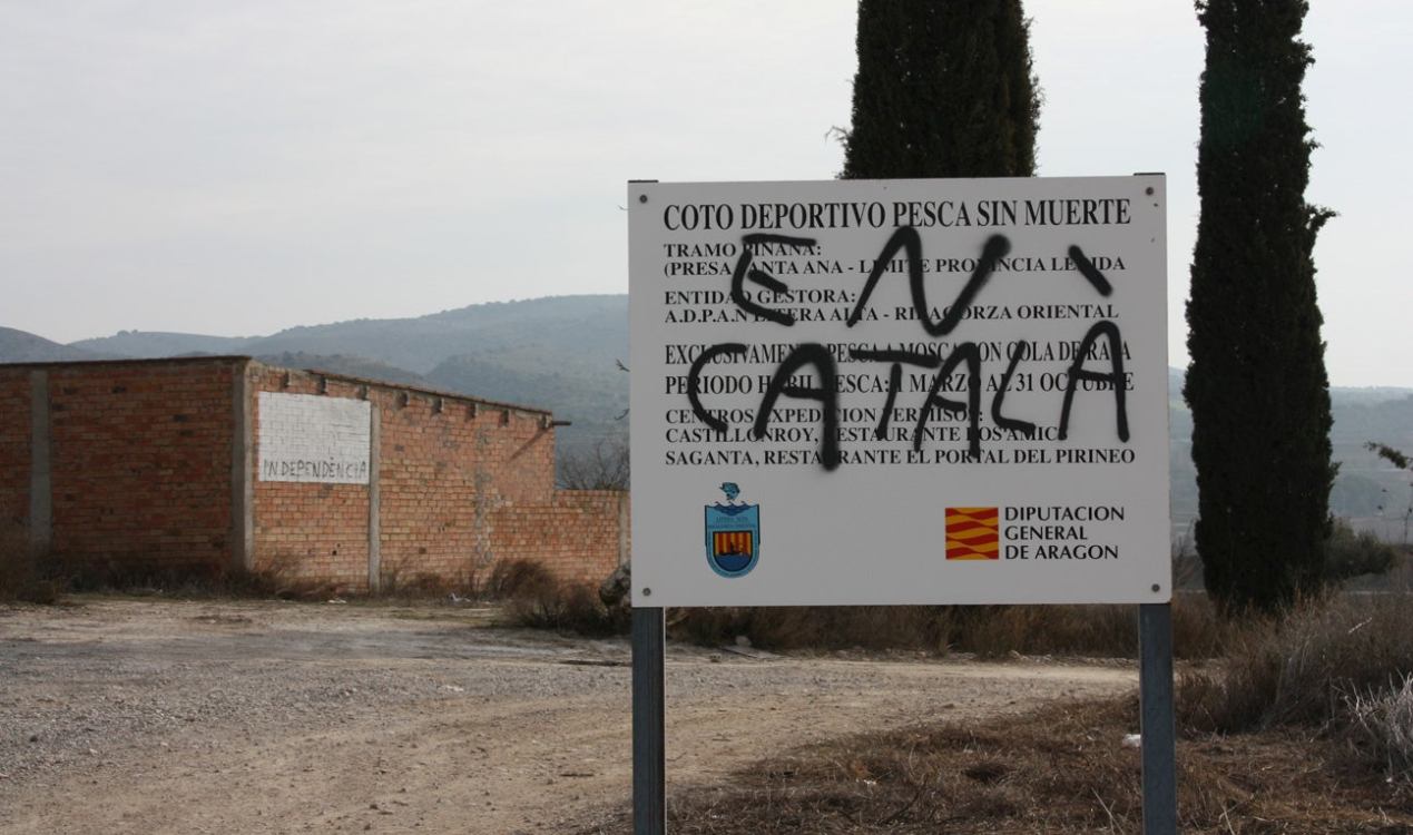 Foto d'arxiu d'una pintada en favor del català a la Franja./ JMG