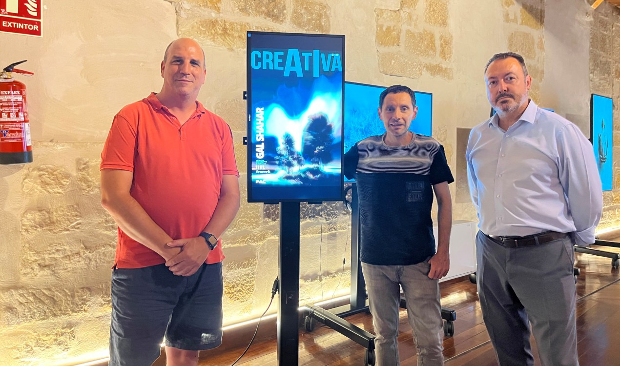 Joaquín Egea (concejal), Toñín Lizana (comisario exposición) y Javier Clíment (Concejal de cultura)