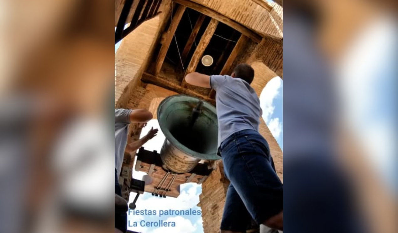 Volteo de campanas en La Cerollera./ Paco Climent