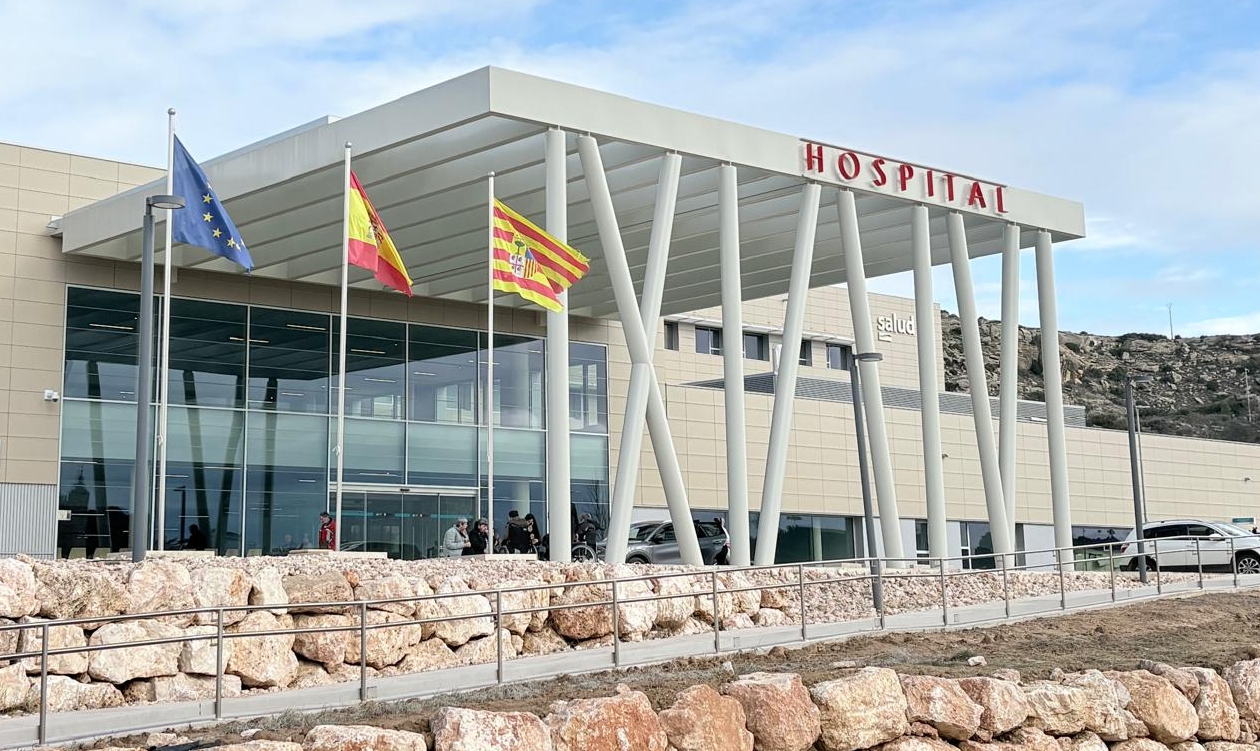 Fachada nuevo hospital de Alcañiz./ CYC