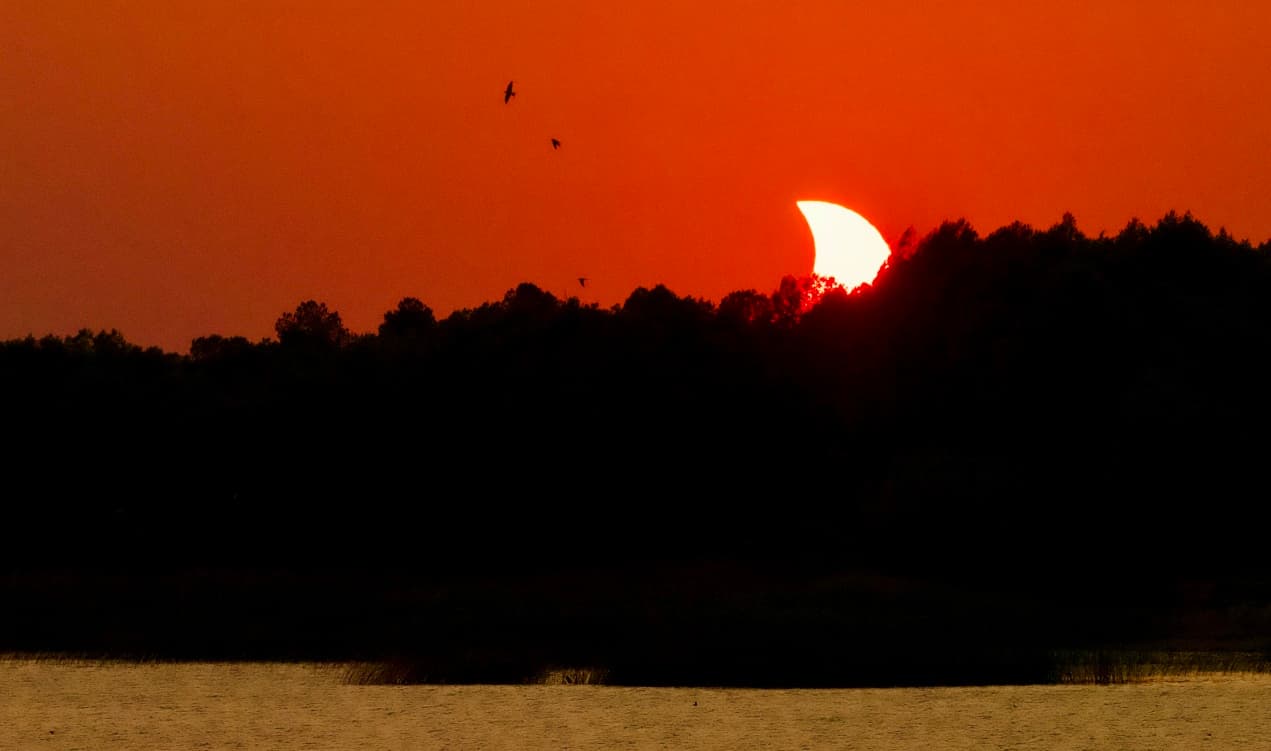Panorámica del eclipse en su crepúsculo./ JAVIER ESCORZA