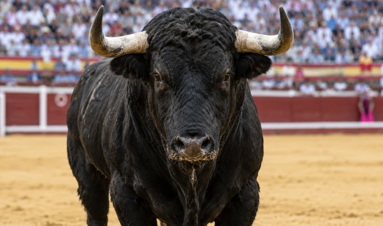 El toro en la plaza durante la lidia./ IA Chat GPT
